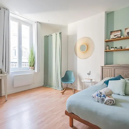 Joli Le Cocon Des Arenes, Roosevelt Arena