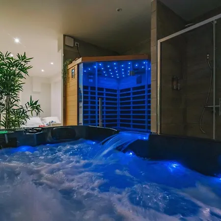 Joli Le Cocon Des Arenes, Roosevelt Arena