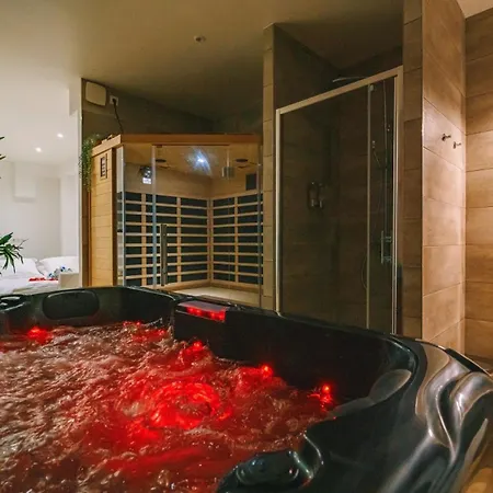 Joli Le Cocon Des Arenes, Roosevelt Arena *