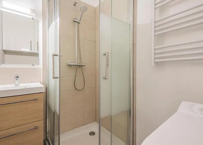 Joli Le Cocon Des Arenes, Roosevelt Arena *